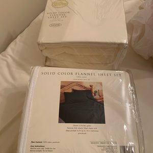 ❌ SOLD ❌ Set of 2 twin bed sheets